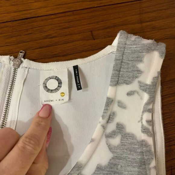 Anthropologie Peplum Tank Top • Grey White Abstract Print • Size Small Bridal - Picture 5 of 7